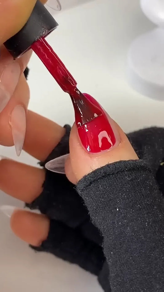 Rot lackierte Nägel