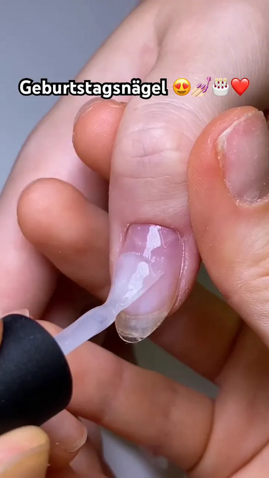 Vorbereitung der Nägel mit Bluegel