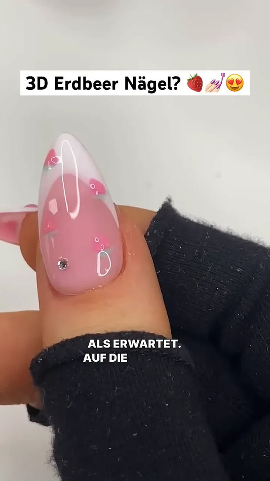Pinke Erdbeernägel in der Vorbereitung