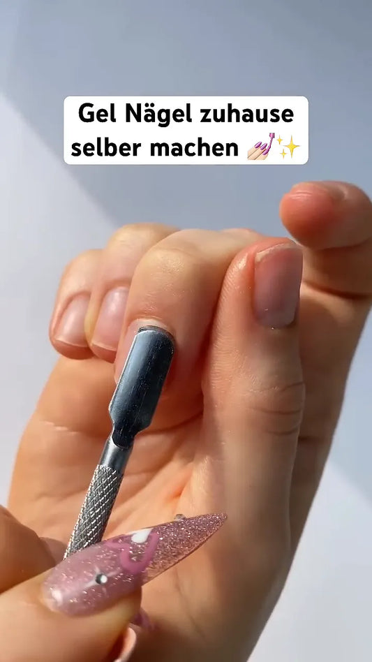 Nagelhaut zurückschieben und entfernen
