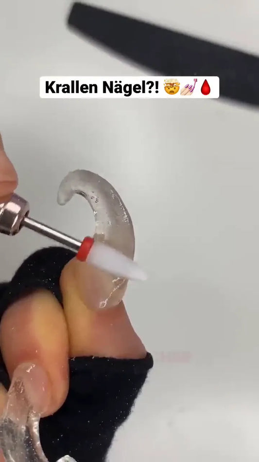 Aufbau der Nägel mit Modelliergel