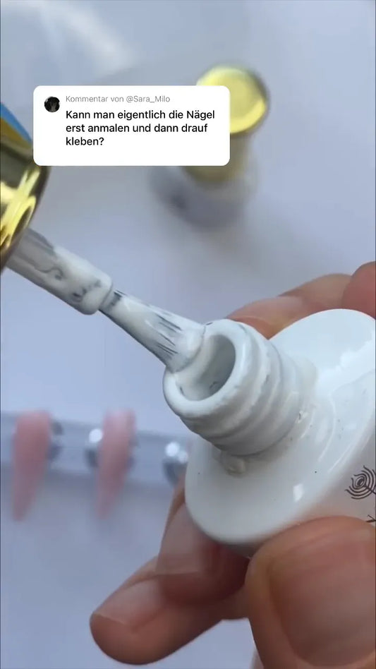 Auftragen von Jelly-Lack auf die Unterseite des Nagels